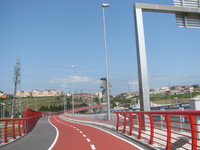Futuristische Radwegbrücke bei Portugalete